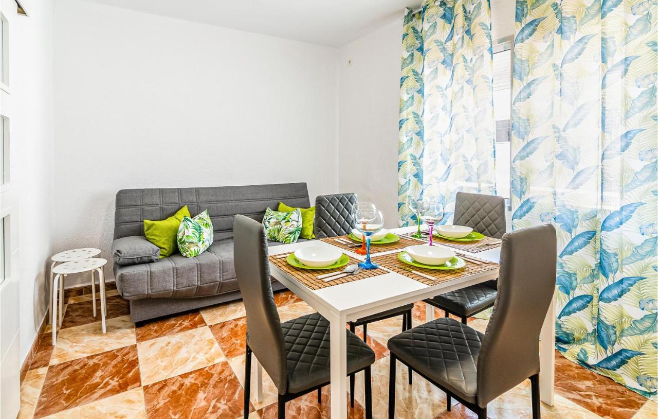 Beautiful Apartment In Cordoba With Kitchenette Exterior photo