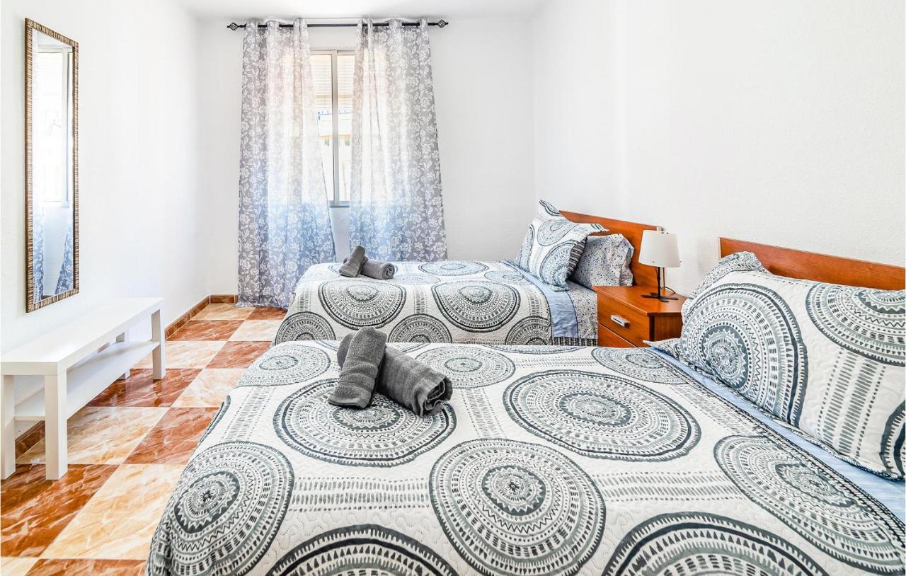 Beautiful Apartment In Cordoba With Kitchenette Exterior photo